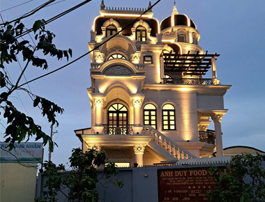 Thi công biệt thự tân cổ điển 3 tầng mái lâu đài kết hợp mansard có sân vườn & 5 phòng ngủ ở Long An