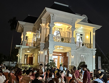 Thi công biệt thự mái mansard 2 tầng tân cổ điển có gara & sân vườn & bể cá và 5 phòng ngủ ở Đồng Nai