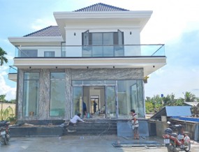 Thi công biệt thự mái nhật 2 tầng hiện đại 10x20m có sân vườn & bể bơi & ao cá ở Củ Chi