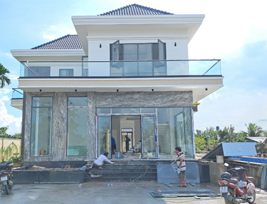 Thi công biệt thự mái nhật 2 tầng hiện đại 10x20m có sân vườn & bể bơi & ao cá ở Củ Chi
