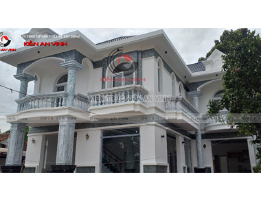Thi công biệt thự mái nhật 2 tầng 10x20m tân cổ điển pha hiện đại có sân vườn ở Hóc Môn
