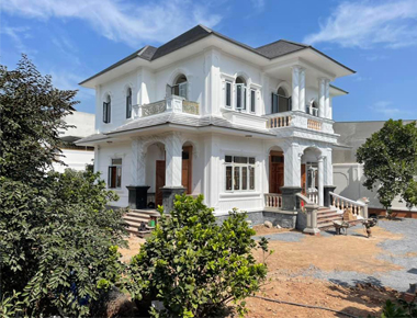 Thi công biệt thự mái nhật 2 tầng 2 mặt tiền tân cổ điển pha hiện đại 10x18m có sân vườn ở Dĩ An