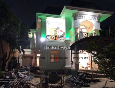 Thi công biệt thự tân cổ điển 2 tầng 2 mặt tiền mái mansard 10x20m có sân vườn - Nội thất gỗ ở Dĩ An