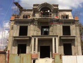 Thi công biệt thự tân cổ điển 2 tầng mái Mansard: Phần thô từ tầng hầm đến mái